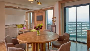 Two-Bedroom Suite | Dining room