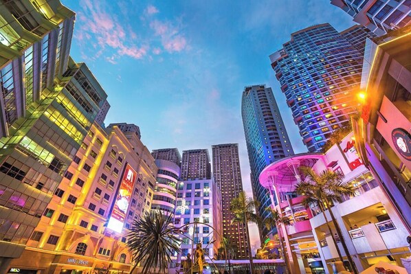 Vista frontal de la propiedad