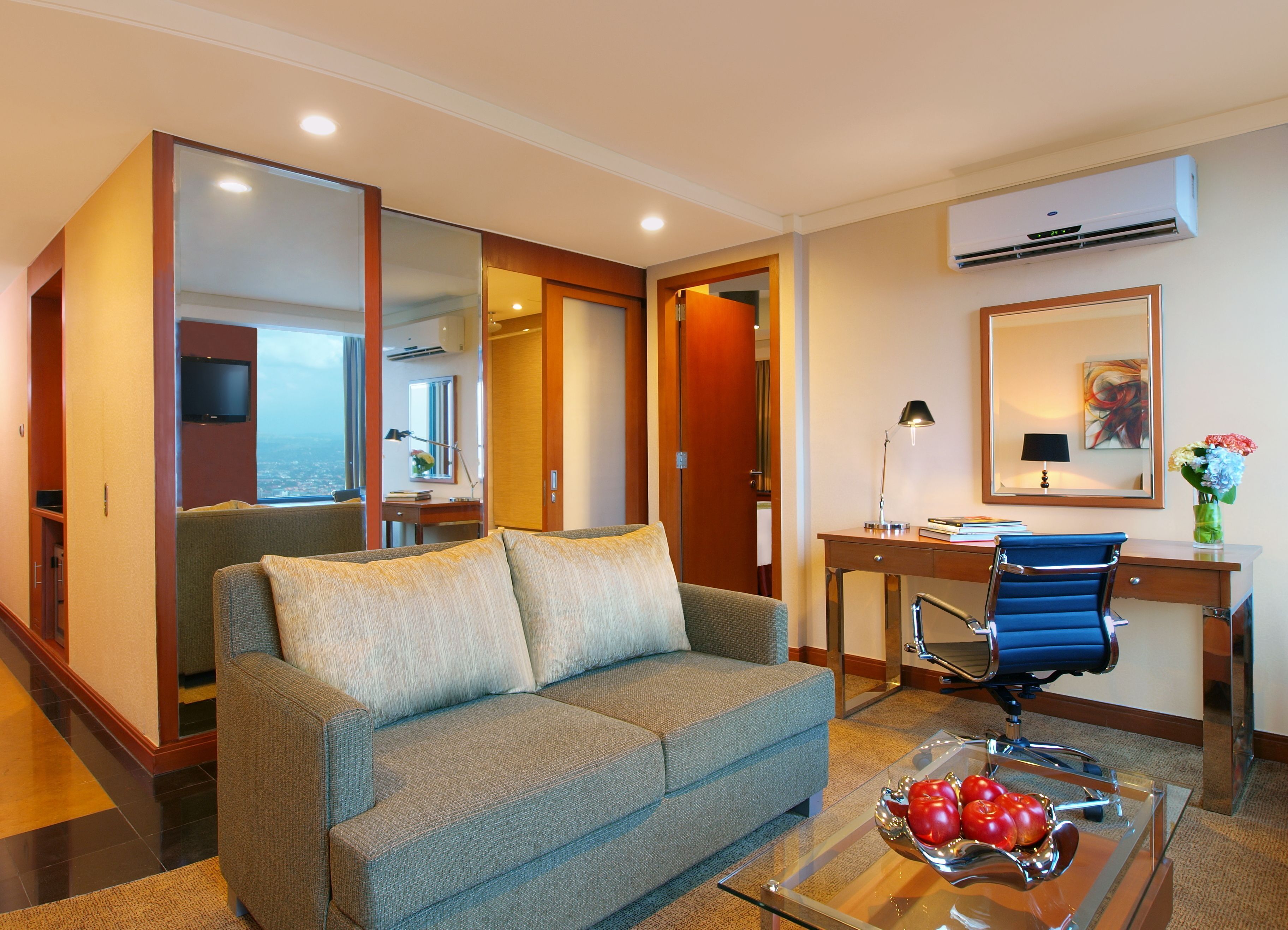 Coin séjour | TV connectée de 37 pouces avec chaînes par câble