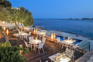 3 restauranter, frokost, lunsj og middag serveres, middelhavsretter