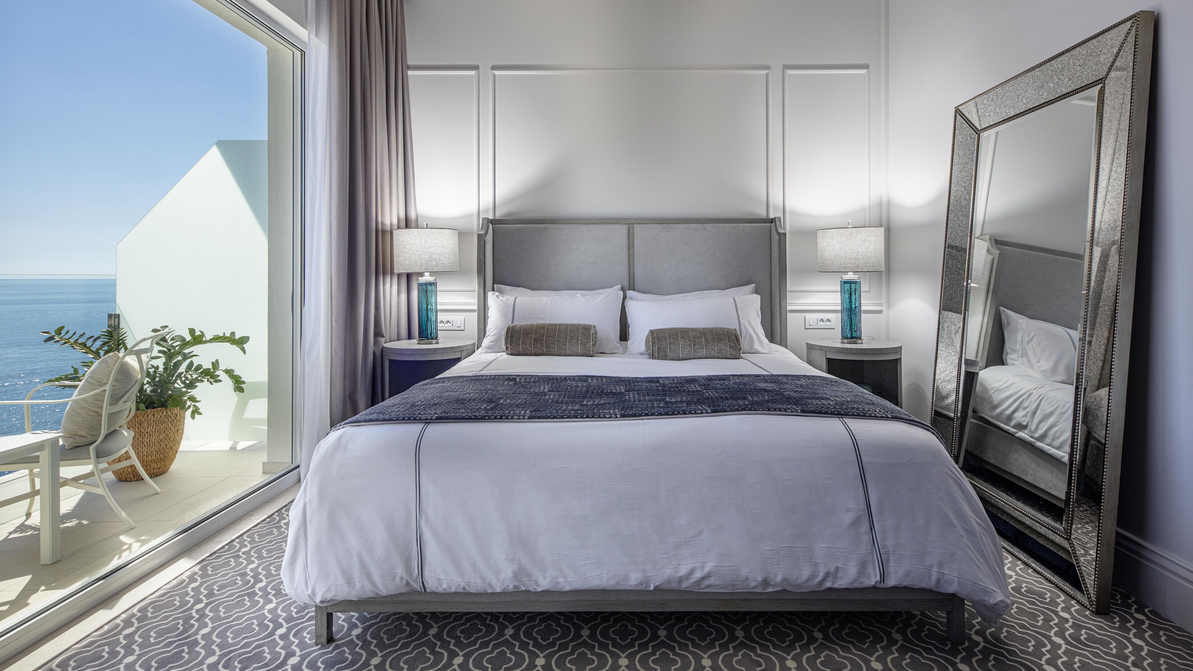 2 bedrooms, hypo-allergenic bedding, minibar, in-room safe