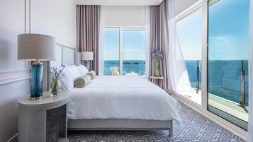 Hypo-allergenic bedding, minibar, in-room safe, desk