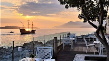 3 restaurants, breakfast, lunch, dinner served; Mediterranean cuisine