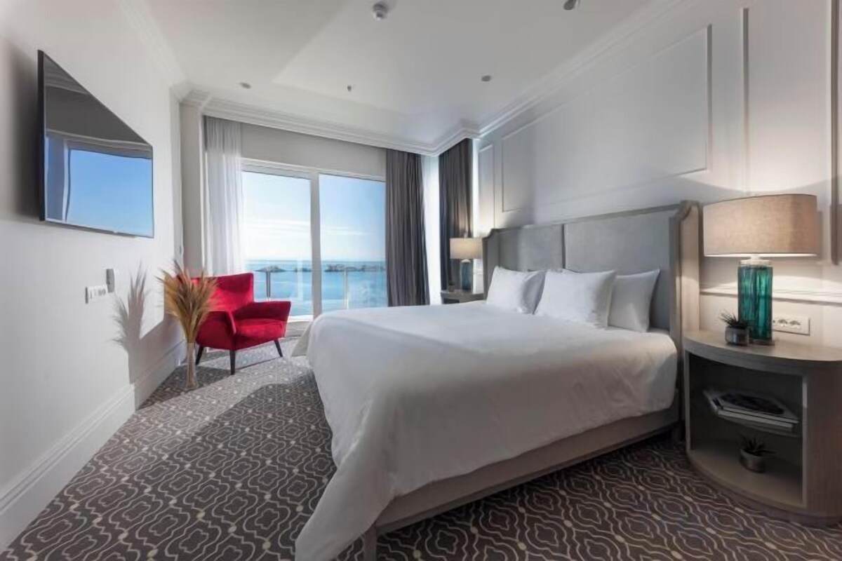 Ropa de cama hipoalergénica y minibar 
