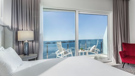 Luxury Double or Twin Room, Balcony, Sea View | Hypo-allergenic bedding, minibar, in-room safe, desk. Hotel Royal Ariston