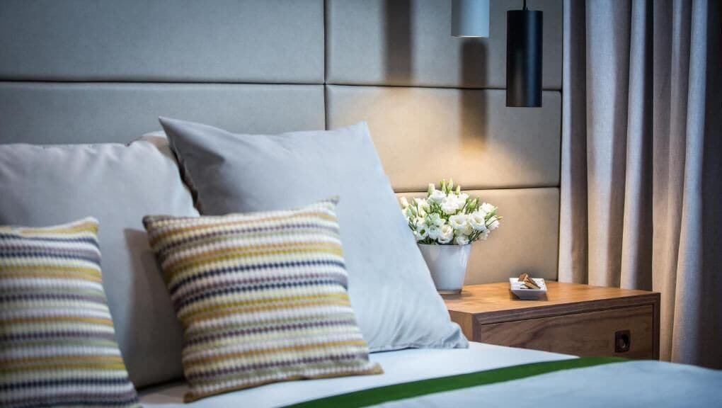 Room assigned at check in | Allergikerbettwaren, Minibar, Zimmersafe, Schreibtisch