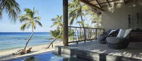 Villa, alberca privada, frente al mar | Vista desde la habitación