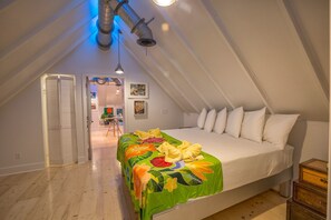 Ibis Bay King Suite | Hochwertige Bettwaren, Pillowtop-Betten, individuell dekoriert
