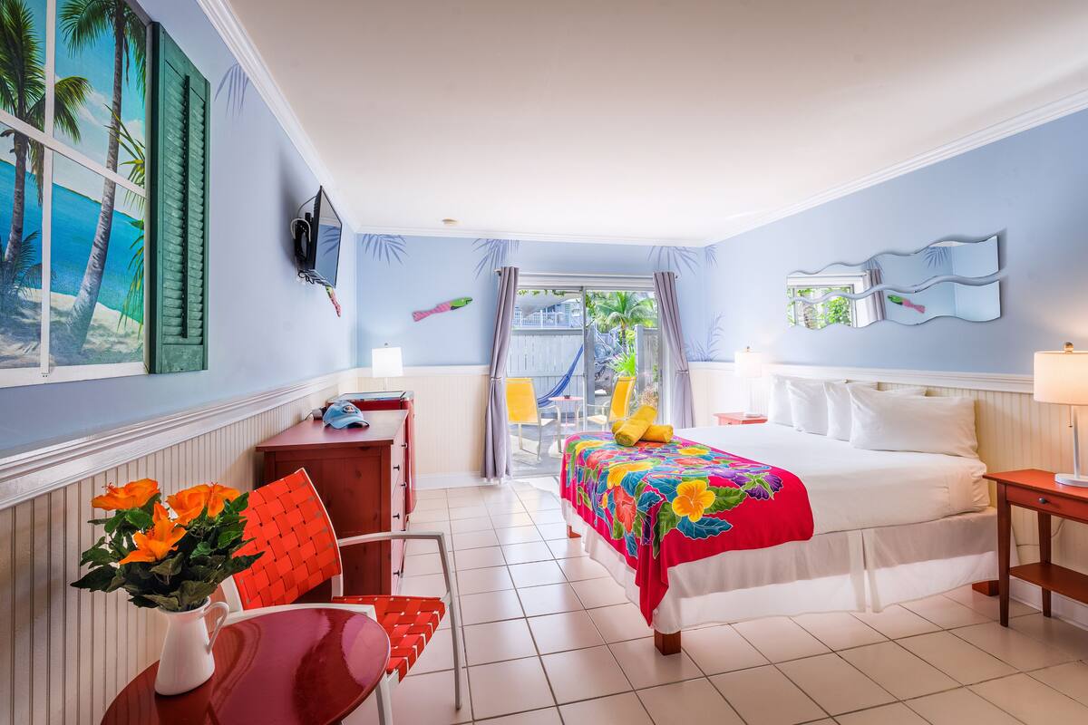 Deluxe Room, 1 Queen Bed, Accessible | Premium bedding, pillowtop beds, iron/ironing board (on request)