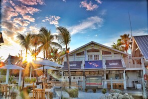 Breakfast, lunch, dinner served; seafood, pool views - Ibis Bay Beach Resort (Key West)