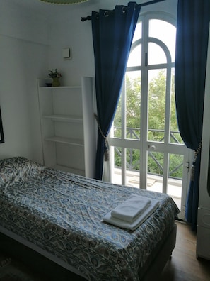 Apartment, 2 Bedrooms (5 people) | Individually decorated, iron/ironing board, cribs/infant beds