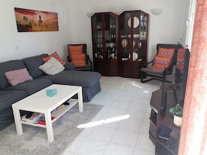 Apartment, 3 Bedrooms (6 people) | Ruang tamu | TV 