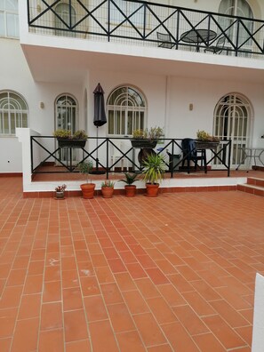 Outdoor dining - Tavira Garden (Tavira)
