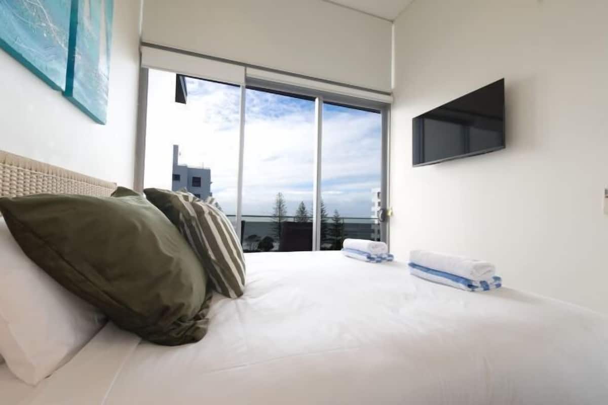 1 bedroom, laptop workspace, soundproofing, iron/ironing board