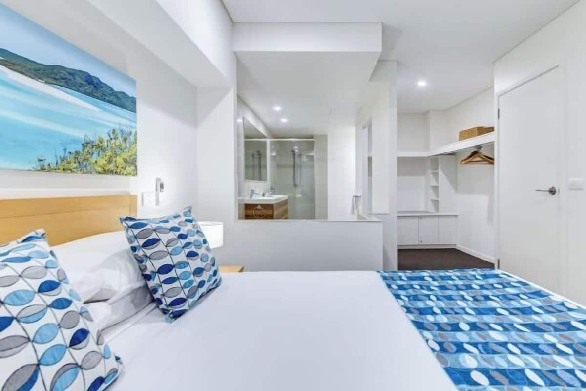 1 bedroom, laptop workspace, soundproofing, iron/ironing board