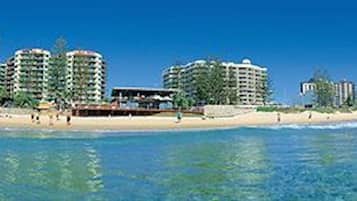 Una playa cerca