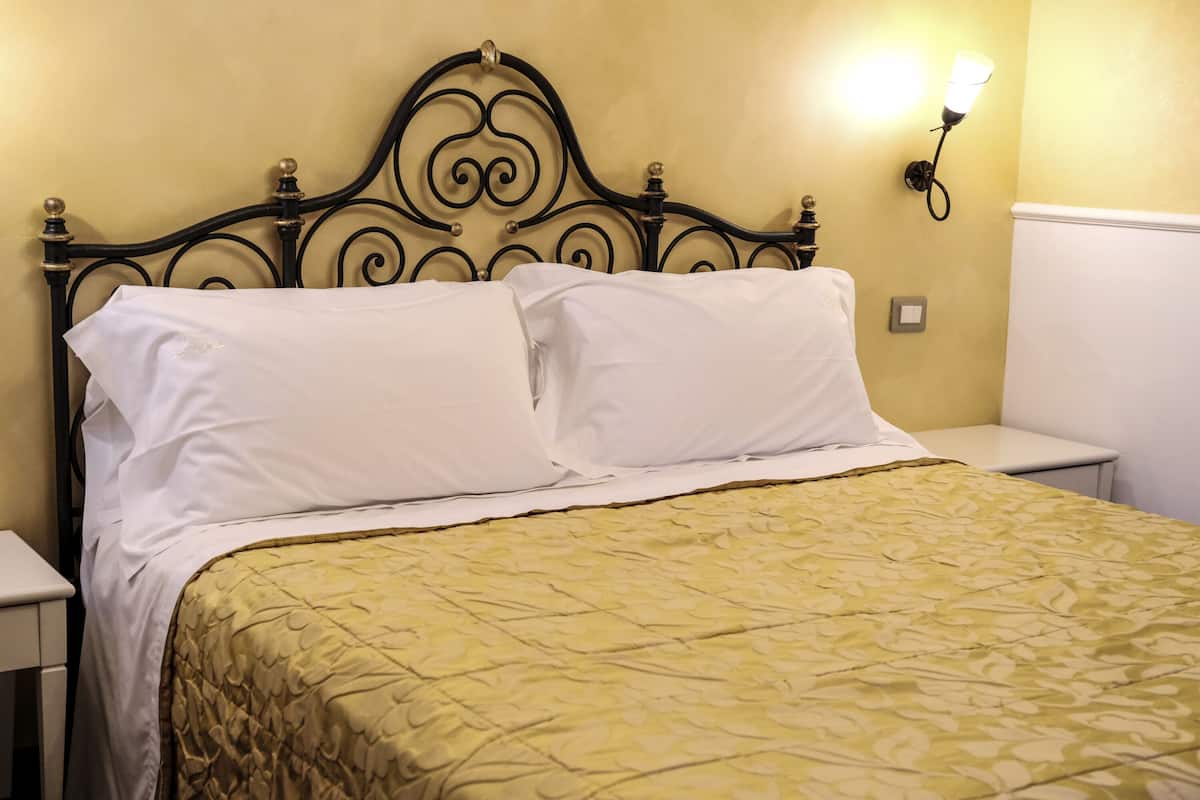 Einzelzimmer | Hochwertige Bettwaren, Daunenbettdecken, Pillowtop-Betten, Minibar