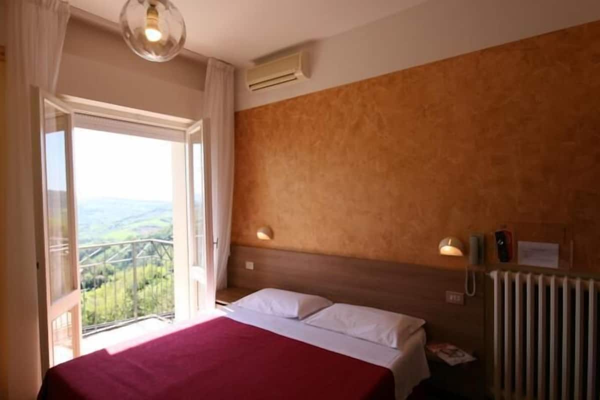 in-room safe, desk, soundproofing, free cots/infant beds