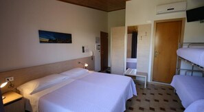 Quadruple Room, Hill View | In-room safe, desk, soundproofing, free cribs/infant beds - Albergo Centopini (Gemmano)
