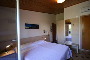 Double or Twin Room, Hill View | In-room safe, desk, soundproofing, free cribs/infant beds - Albergo Centopini (Gemmano)