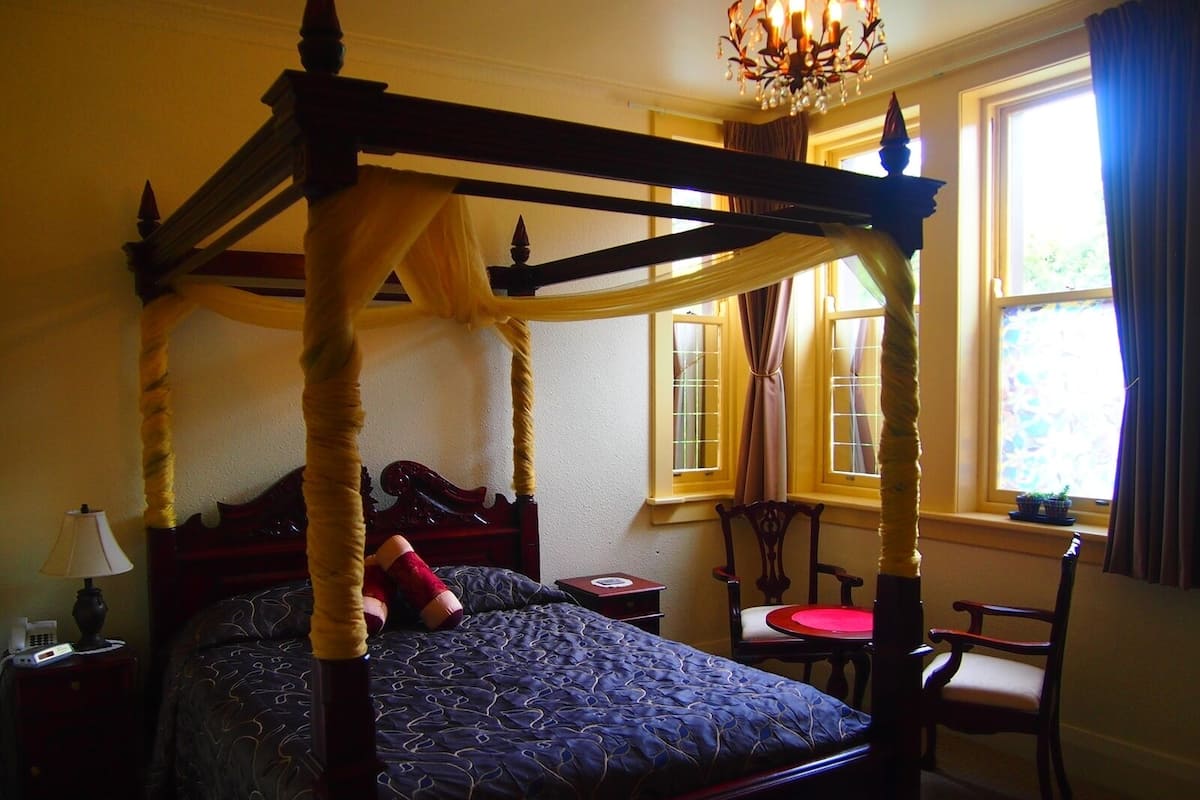 Suite Keluarga, hot tub | Brankas, kedap suara, setrika/meja setrika, dan Wi-Fi gratis