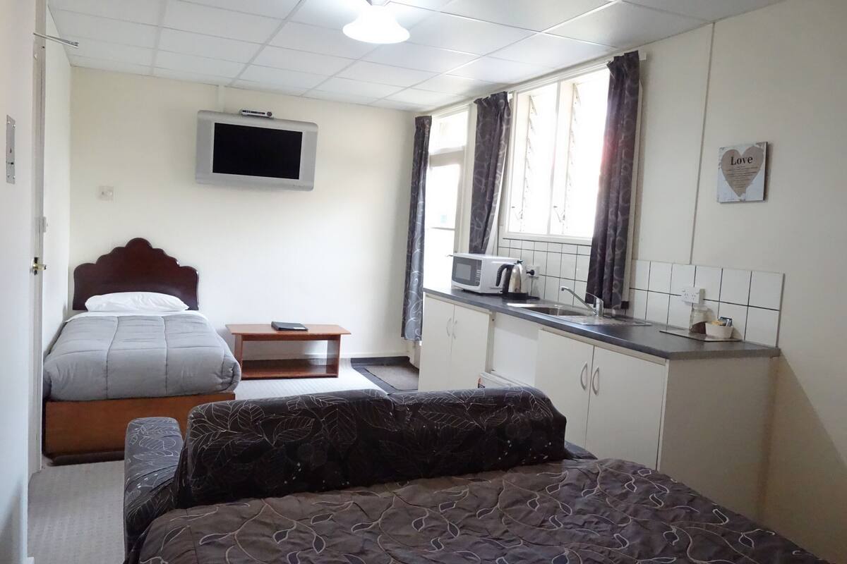 Kamar Twin Standar | Brankas, kedap suara, setrika/meja setrika, dan Wi-Fi gratis