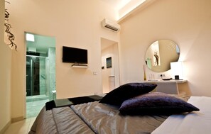 2 bedrooms, Frette Italian sheets, premium bedding, minibar