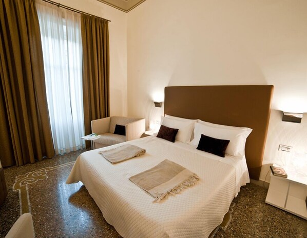 2 bedrooms, Frette Italian sheets, premium bedding, minibar