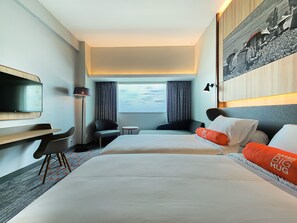 Minibar, in-room safe, desk, laptop workspace - HARRIS Hotel & Conventions Kelapa Gading Jakarta (Jakarta)