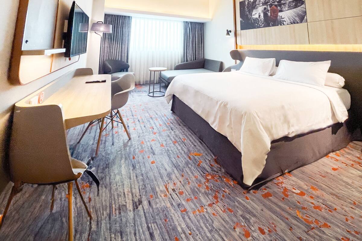 minibar, in-room safe, desk, laptop workspace