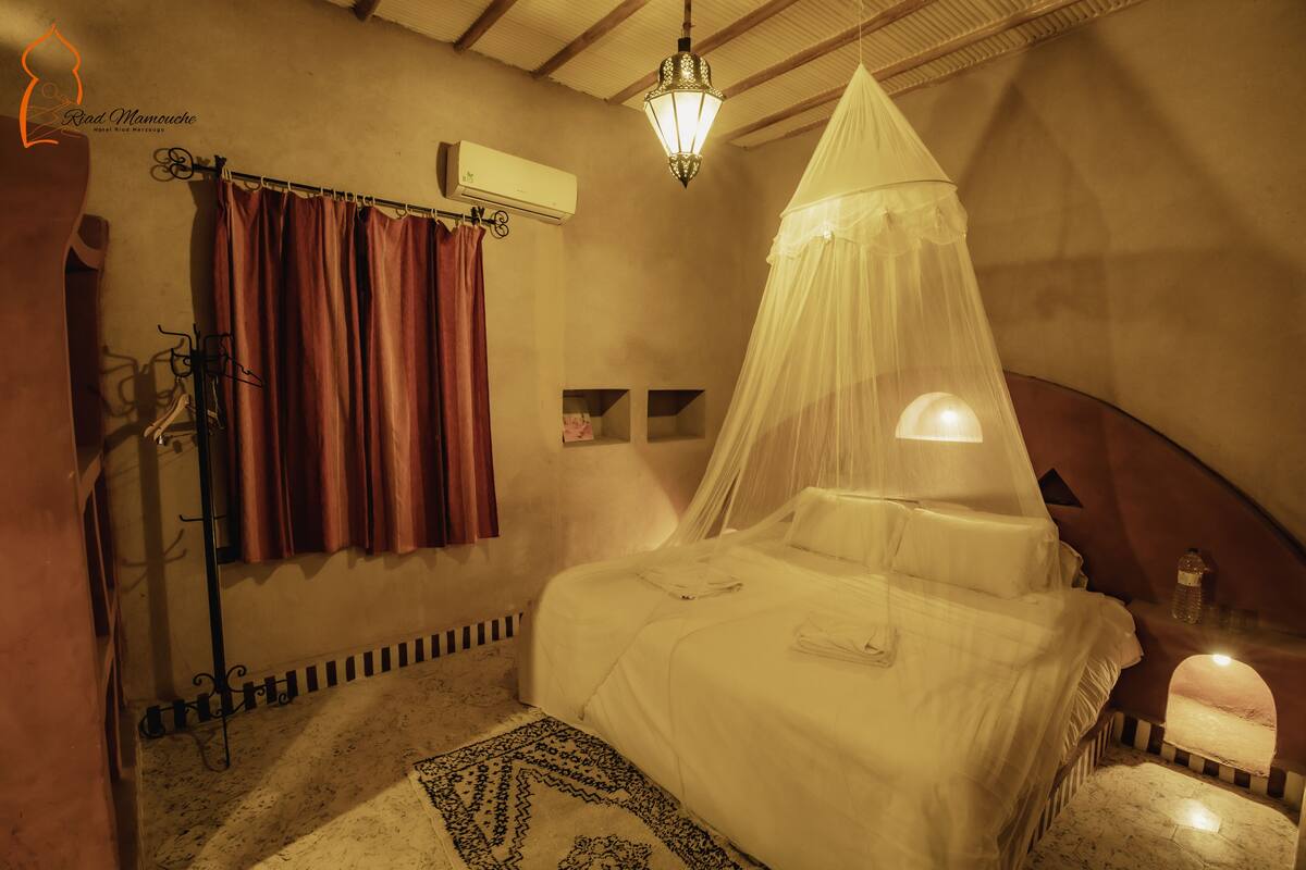Double Room | WiFi (free), bed sheets