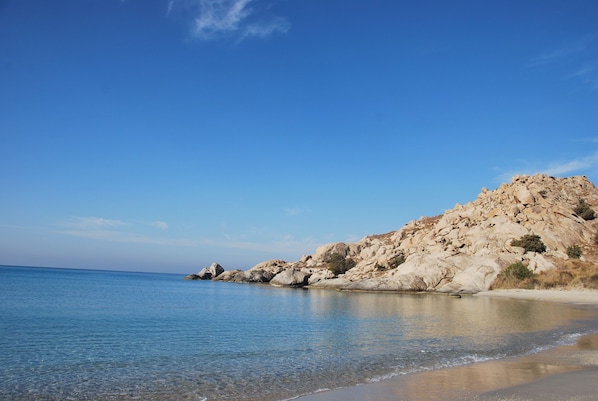 Beach nearby, sun-loungers, beach umbrellas, beach towels