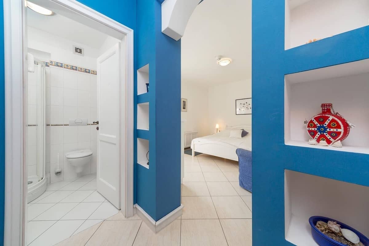 premium bedding, down duvets, minibar, in-room safe