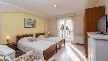 Double Room, Balcony, Park View | Premium bedding, down duvets, minibar, in-room safe