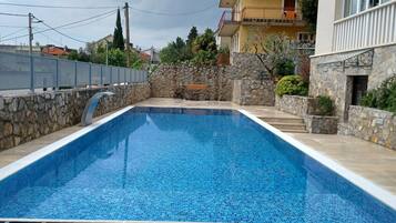 Seasonal outdoor pool, open 8:00 AM to 10:00 AM, pool umbrellas