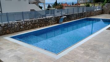 Seasonal outdoor pool, open 8:00 AM to 10:00 AM, pool umbrellas