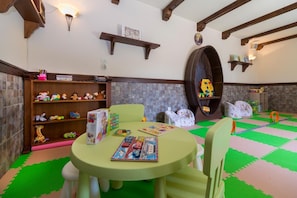 Área de juegos infantiles techada