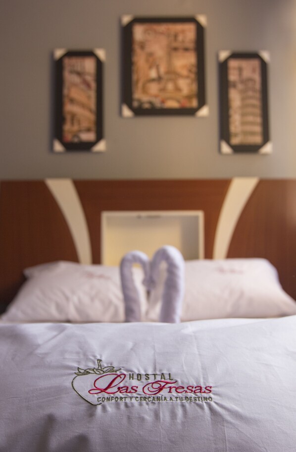 Family Room with private bathroom | Tempat tidur lipat/tambahan, Wi-Fi gratis, dan seprai linen