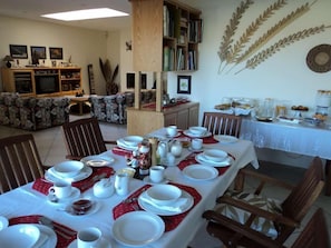 Family dining - Haus Giotto (De Kelders)