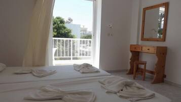 Free cribs/infant beds, rollaway beds, bed sheets