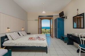 Studio (Triple) | In-room safe, iron/ironing board, free WiFi - Kavos Psarou Studios and Apartments (Zakynthos)