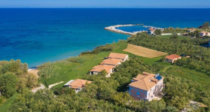 Kavos Psarou Studios and Apartments