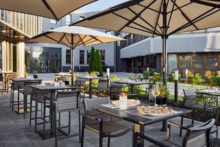 Terraço/pátio. LEGERE HOTEL Wiesbaden-Taunusstein