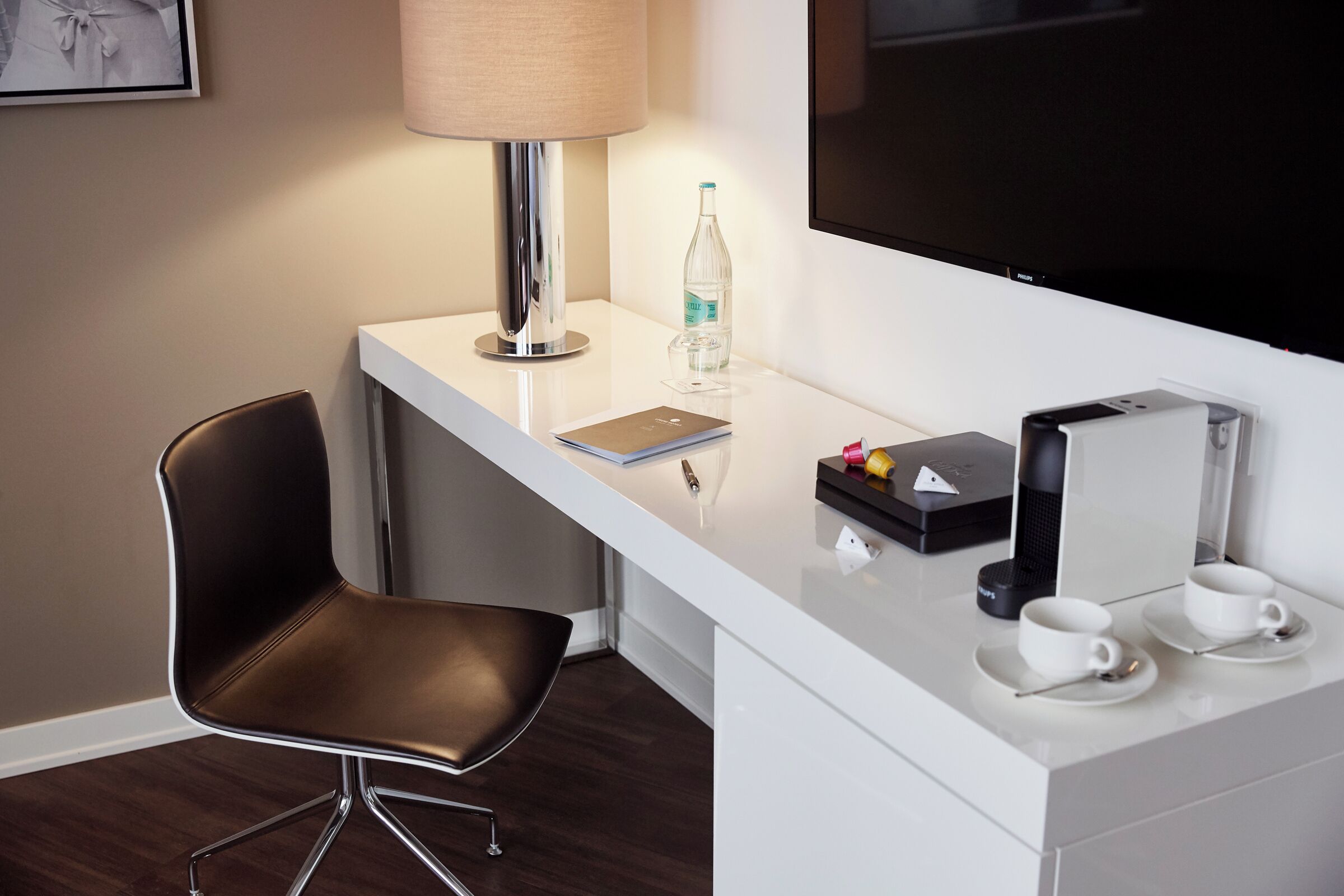 gallery room | 1 bedroom, hypo-allergenic bedding, blackout curtains, soundproofing