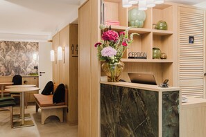 Reception - Prince Albert Opera (Paris)