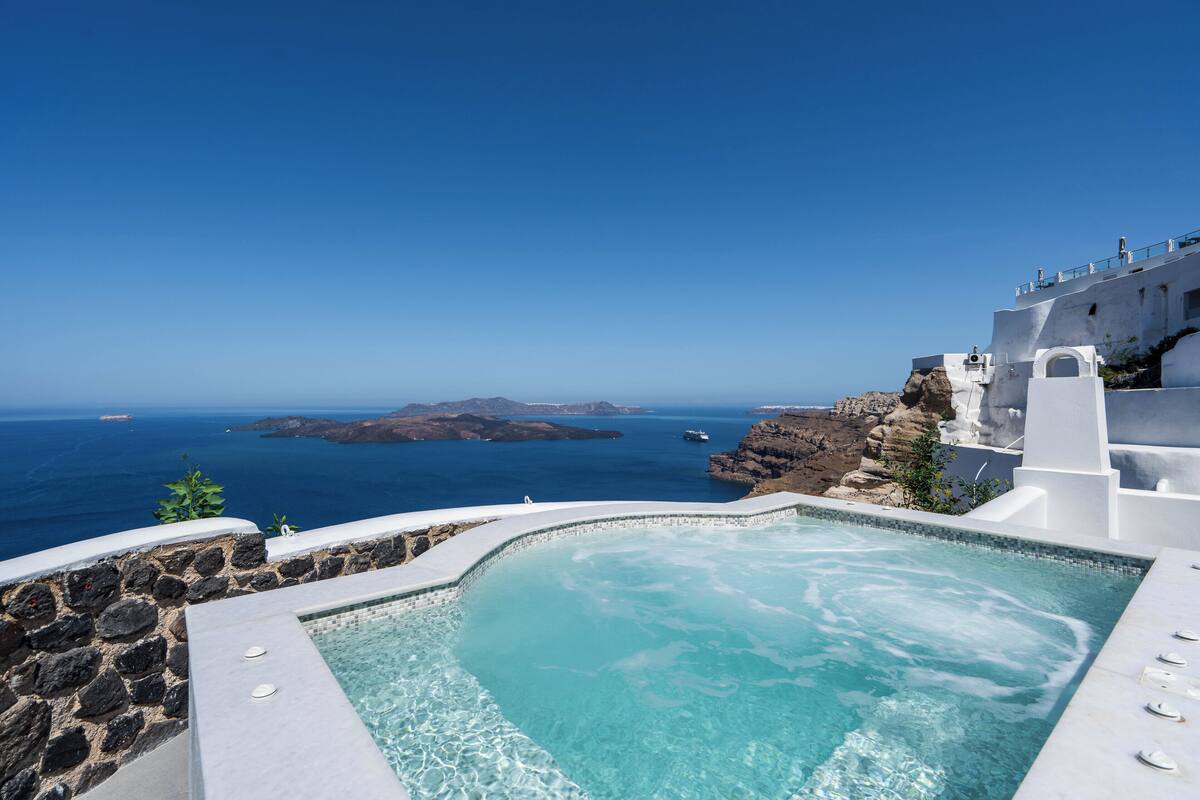 Exclusive Suite, Hot Tub, Sea View | Private spa tub
