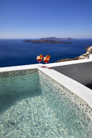Suite, Jetted Tub, Sea View (Outdoor Heated Jetted Tub) | Private spa tub - Petit Palace (Santorini)