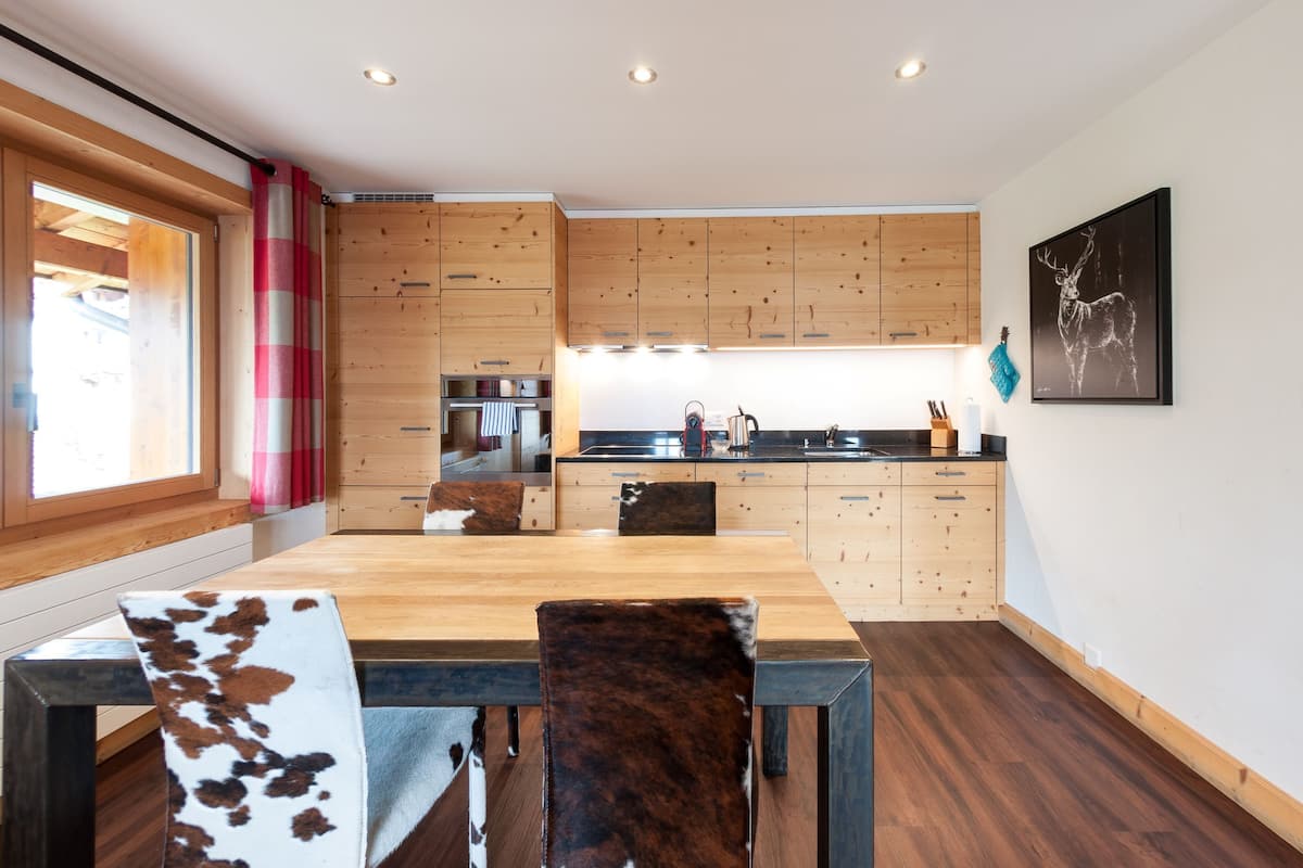 chalet, terrace (residence) | living room | 90-cm tv with cable channels