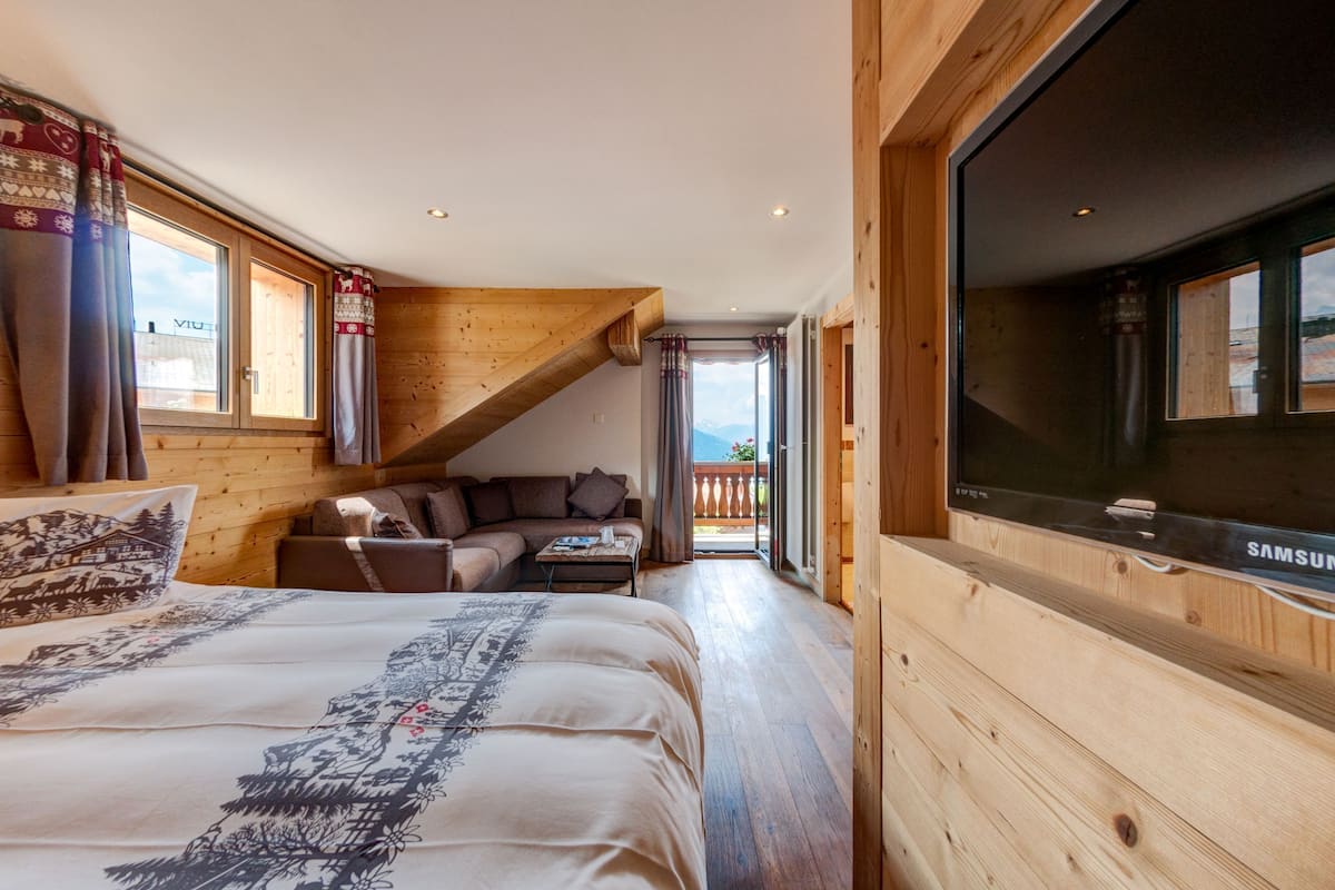 standard double or twin room, balcony | premium bedding, down duvets, in-room safe, desk