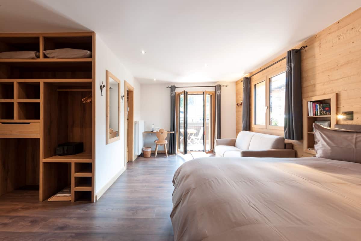 standard double or twin room, balcony | premium bedding, down duvets, in-room safe, desk